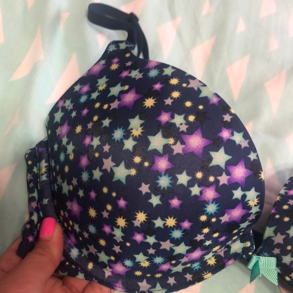 Victoria’s Secret push up bra. Size: 32C
